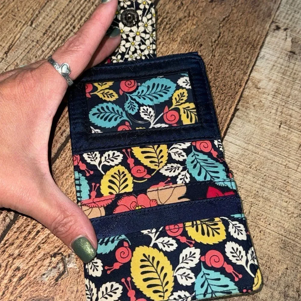 Vera Bradley bifold wallet - Picture 4 of 9
